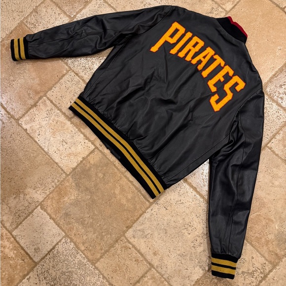 Gucci x MLB AW18 Pirates Black Leather Bomber Varsity Jacket - Picture 12 of 16